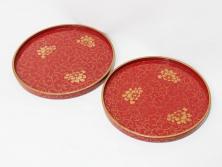 輪島塗　蒔絵　朱塗　雅な佇まいの丸盆2枚セット(お盆、トレイ、トレー、金彩、花唐草、漆器、漆芸)(R-081351)
