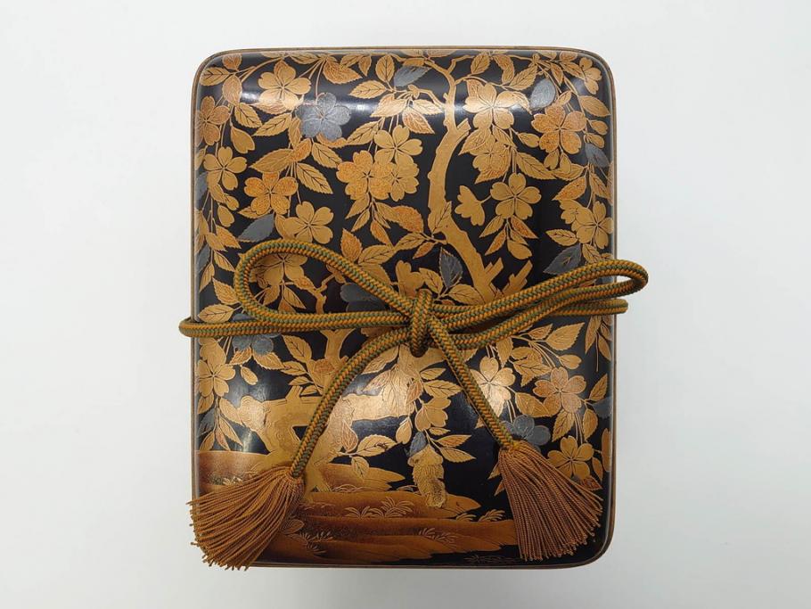明治期　時代物　蒔絵　漆器　優美で上品な雰囲気の手箱(桜?、花、金彩、木製、漆芸、漆器、文箱、収納箱、手許箱、紐付き)(R-081352)