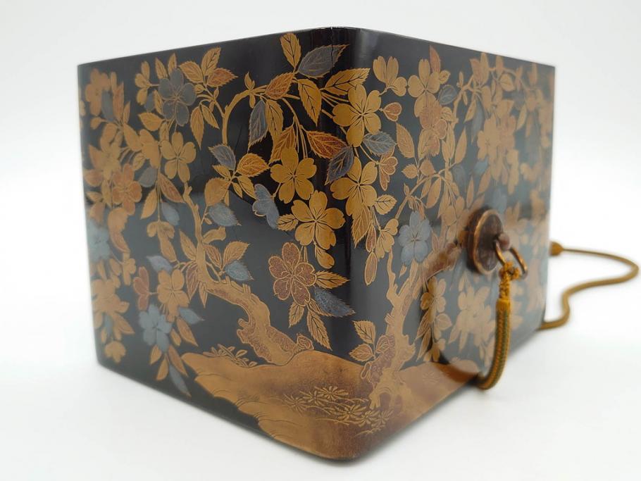 明治期　時代物　蒔絵　漆器　優美で上品な雰囲気の手箱(桜?、花、金彩、木製、漆芸、漆器、文箱、収納箱、手許箱、紐付き)(R-081352)