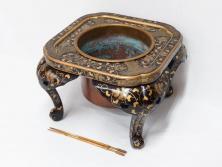 江戸～明治期　蒔絵　松唐草　火箸　華やかな気品を感じる大名火鉢(木製、漆芸、猫脚、手あぶり)(R-081353)