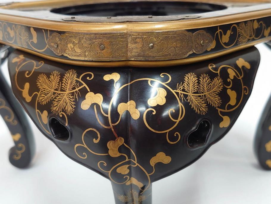 江戸～明治期　蒔絵　松唐草　火箸　華やかな気品を感じる大名火鉢(木製、漆芸、猫脚、手あぶり)(R-081353)