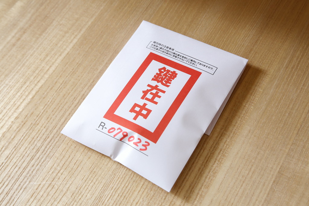 中古　広島・府中家具　松創(MATSUSO・マツソウ)　総桐(キリ)材　上品な朱塗りが目を引く雅な衣装箪笥(総桐箪笥、収納タンス、和たんす、サイドボード、サイドチェスト、引き出し)(定価推定約200万円)(R-079023)
