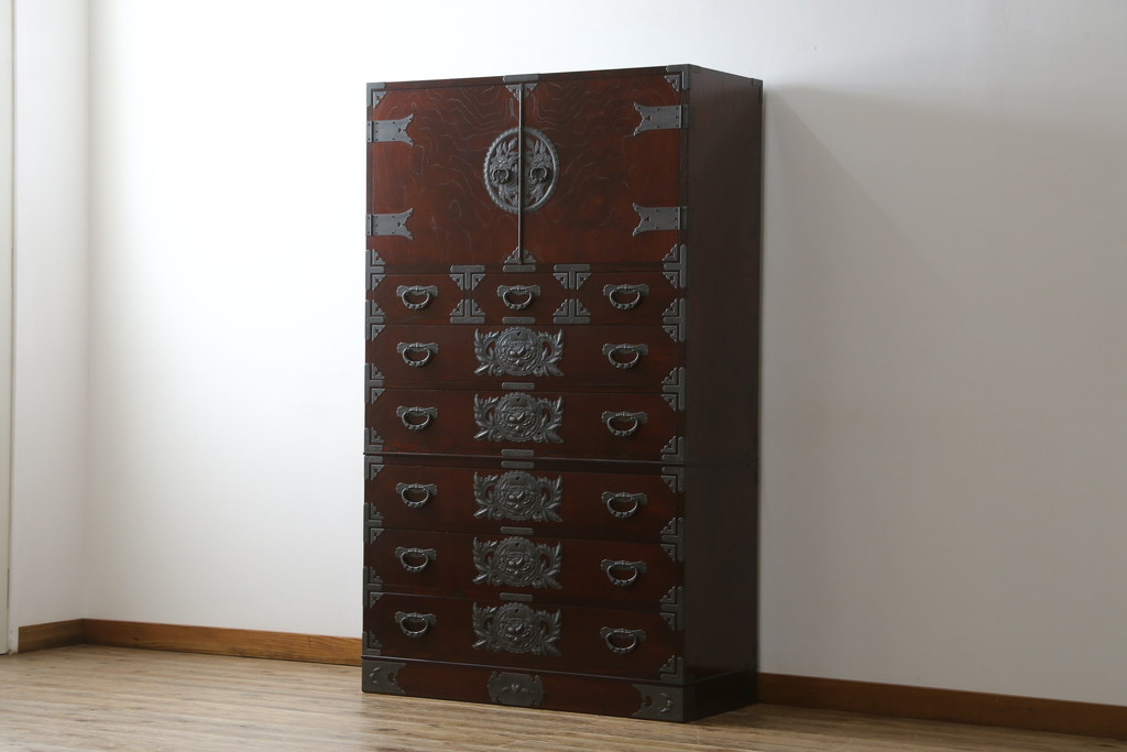 中古　美品　欅産業　漆塗り　立派な金具と品のある佇まいが美しい仙台箪笥(着物箪笥、整理箪笥、衣装箪笥、重ね箪笥、引き出し)(定価約110万円)(R-078575)