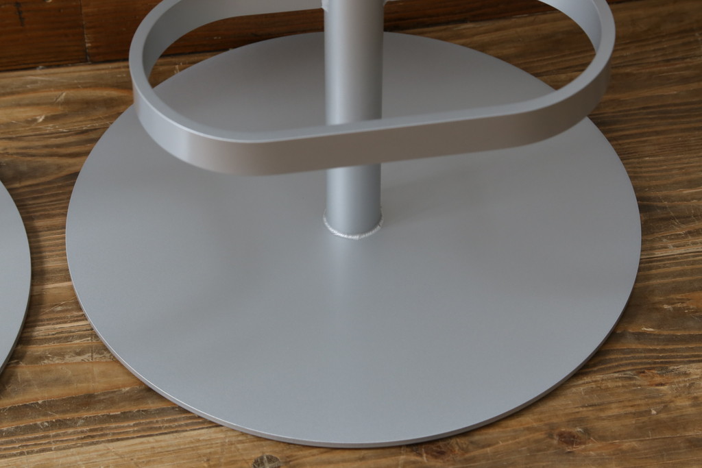中古　短期展示品　美品　Cassinaixc.(カッシーナイクスシー)　Boomerang(ブーメラン)　シンプルで上品な佇まいが魅力のカウンターチェア2脚セット(回転椅子、ハイチェア、アームレスチェア、店舗什器)(R-069788)