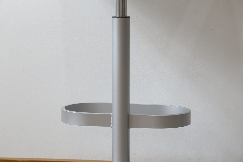 中古　短期展示品　美品　Cassinaixc.(カッシーナイクスシー)　Boomerang(ブーメラン)　シンプルで上品な佇まいが魅力のカウンターチェア2脚セット(回転椅子、ハイチェア、アームレスチェア、店舗什器)(R-069788)