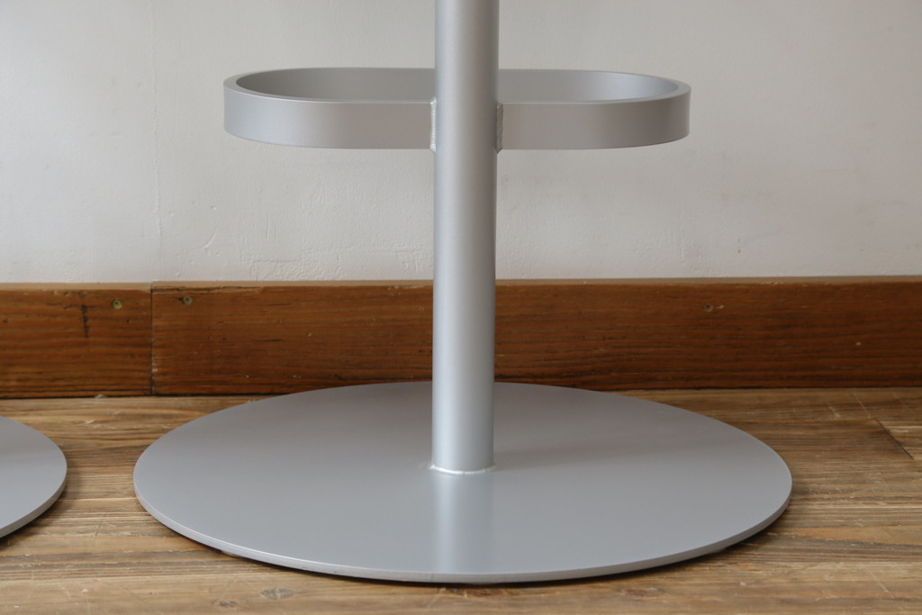 中古　短期展示品　美品　Cassinaixc.(カッシーナイクスシー)　Boomerang(ブーメラン)　シンプルで上品な佇まいが魅力のカウンターチェア2脚セット(回転椅子、ハイチェア、アームレスチェア、店舗什器)(R-069788)