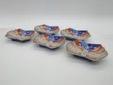 幕末〜明治期　伊万里　青磁　染付　約19cm　6.1寸　花びらのような縁のデザインが上品な中皿3枚セット(輪花型、蝶、ちょう、紗綾形、花、植物、裏印、深皿、中皿、和食器、和皿、六寸一分)(R-079149)