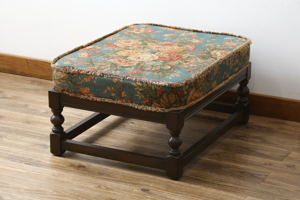 イギリスビンテージ　ERCOL(アーコール)　Old Colonial(オールドコロニアル)　シックな英国カントリースタイルのお部屋におすすめなオットマン(フットスツール、1Pソファ、1人掛けソファ、一人掛けソファ、椅子、イス、チェア、ヴィンテージ、北欧)(R-066808)