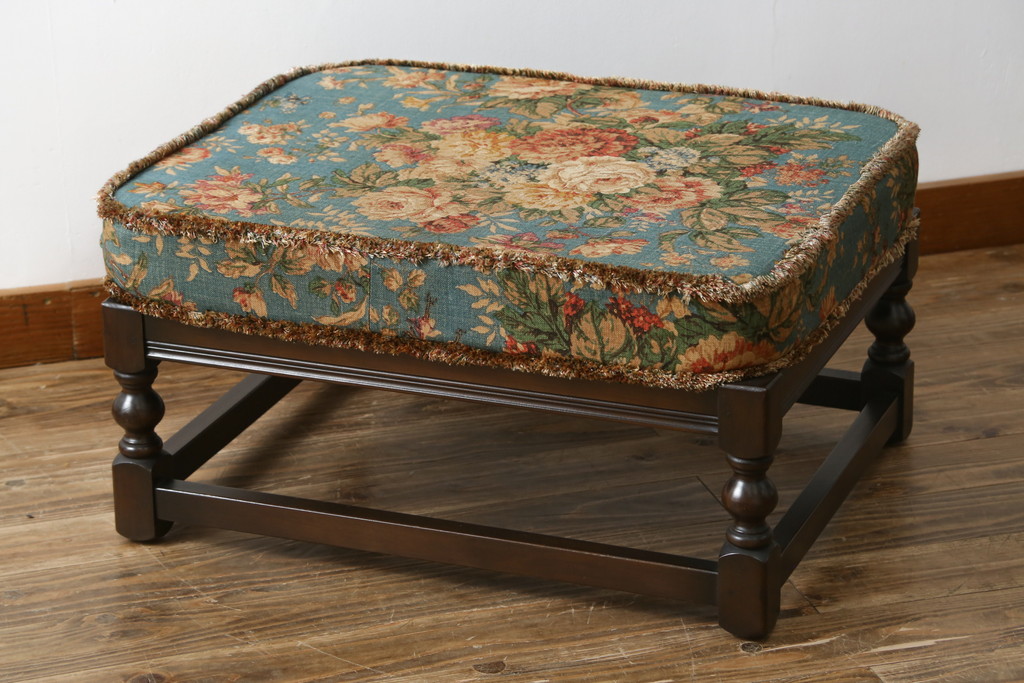 イギリスビンテージ　ERCOL(アーコール)　Old Colonial(オールドコロニアル)　シックな英国カントリースタイルのお部屋におすすめなオットマン(フットスツール、1Pソファ、1人掛けソファ、一人掛けソファ、椅子、イス、チェア、ヴィンテージ、北欧)(R-066808)
