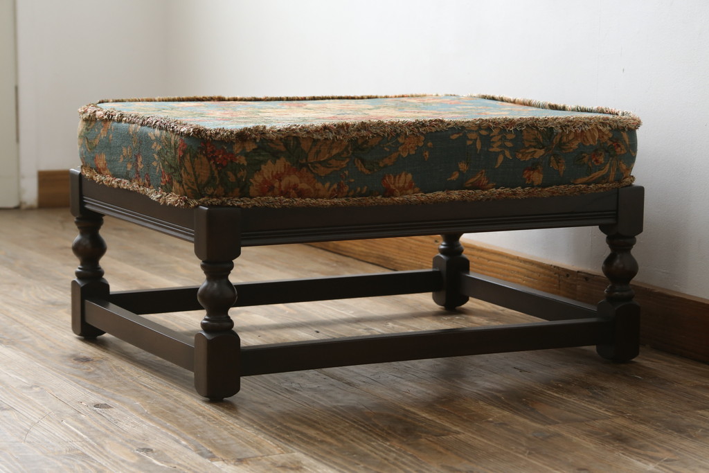 イギリスビンテージ　ERCOL(アーコール)　Old Colonial(オールドコロニアル)　シックな英国カントリースタイルのお部屋におすすめなオットマン(フットスツール、1Pソファ、1人掛けソファ、一人掛けソファ、椅子、イス、チェア、ヴィンテージ、北欧)(R-066808)