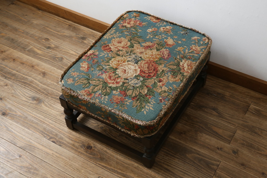 イギリスビンテージ　ERCOL(アーコール)　Old Colonial(オールドコロニアル)　シックな英国カントリースタイルのお部屋におすすめなオットマン(フットスツール、1Pソファ、1人掛けソファ、一人掛けソファ、椅子、イス、チェア、ヴィンテージ、北欧)(R-066808)