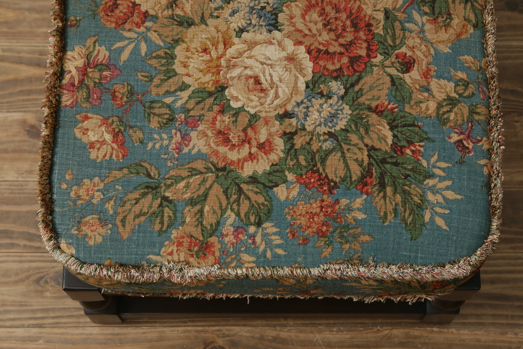 イギリスビンテージ　ERCOL(アーコール)　Old Colonial(オールドコロニアル)　シックな英国カントリースタイルのお部屋におすすめなオットマン(フットスツール、1Pソファ、1人掛けソファ、一人掛けソファ、椅子、イス、チェア、ヴィンテージ、北欧)(R-066808)