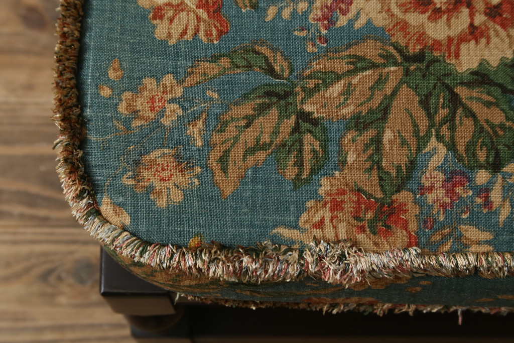 イギリスビンテージ　ERCOL(アーコール)　Old Colonial(オールドコロニアル)　シックな英国カントリースタイルのお部屋におすすめなオットマン(フットスツール、1Pソファ、1人掛けソファ、一人掛けソファ、椅子、イス、チェア、ヴィンテージ、北欧)(R-066808)