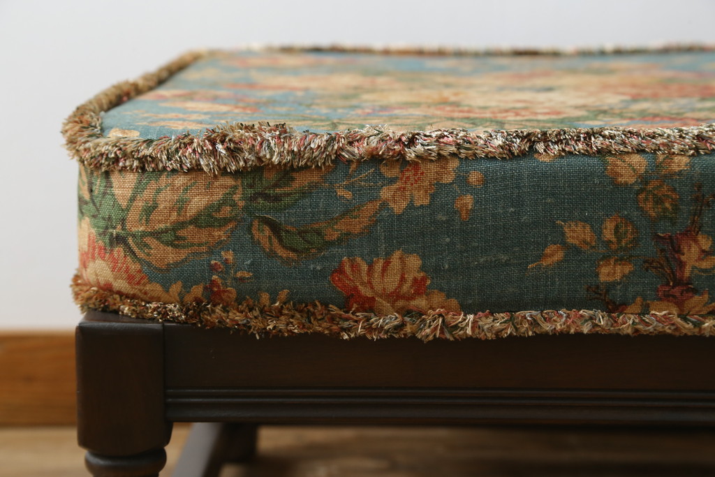 イギリスビンテージ　ERCOL(アーコール)　Old Colonial(オールドコロニアル)　シックな英国カントリースタイルのお部屋におすすめなオットマン(フットスツール、1Pソファ、1人掛けソファ、一人掛けソファ、椅子、イス、チェア、ヴィンテージ、北欧)(R-066808)