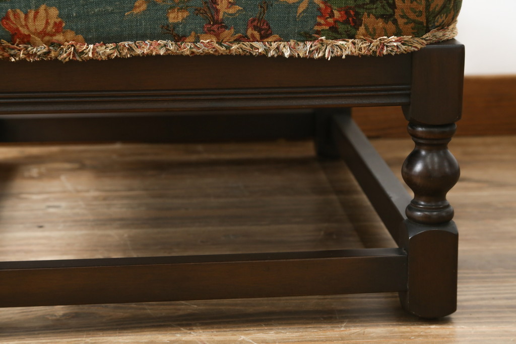 イギリスビンテージ　ERCOL(アーコール)　Old Colonial(オールドコロニアル)　シックな英国カントリースタイルのお部屋におすすめなオットマン(フットスツール、1Pソファ、1人掛けソファ、一人掛けソファ、椅子、イス、チェア、ヴィンテージ、北欧)(R-066808)