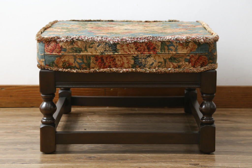 イギリスビンテージ　ERCOL(アーコール)　Old Colonial(オールドコロニアル)　シックな英国カントリースタイルのお部屋におすすめなオットマン(フットスツール、1Pソファ、1人掛けソファ、一人掛けソファ、椅子、イス、チェア、ヴィンテージ、北欧)(R-066808)