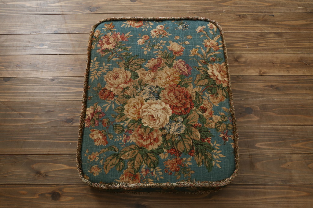 イギリスビンテージ　ERCOL(アーコール)　Old Colonial(オールドコロニアル)　シックな英国カントリースタイルのお部屋におすすめなオットマン(フットスツール、1Pソファ、1人掛けソファ、一人掛けソファ、椅子、イス、チェア、ヴィンテージ、北欧)(R-066808)