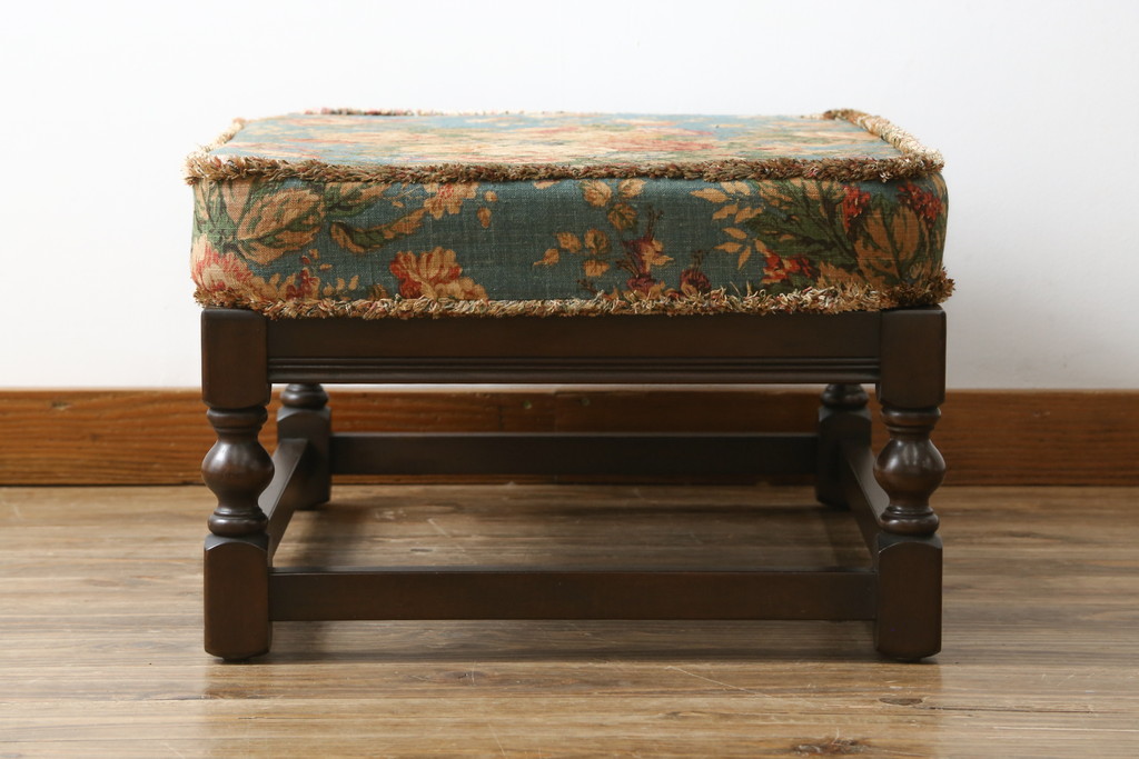 イギリスビンテージ　ERCOL(アーコール)　Old Colonial(オールドコロニアル)　シックな英国カントリースタイルのお部屋におすすめなオットマン(フットスツール、椅子、イス、チェア、ヴィンテージ、北欧)(R-066809)
