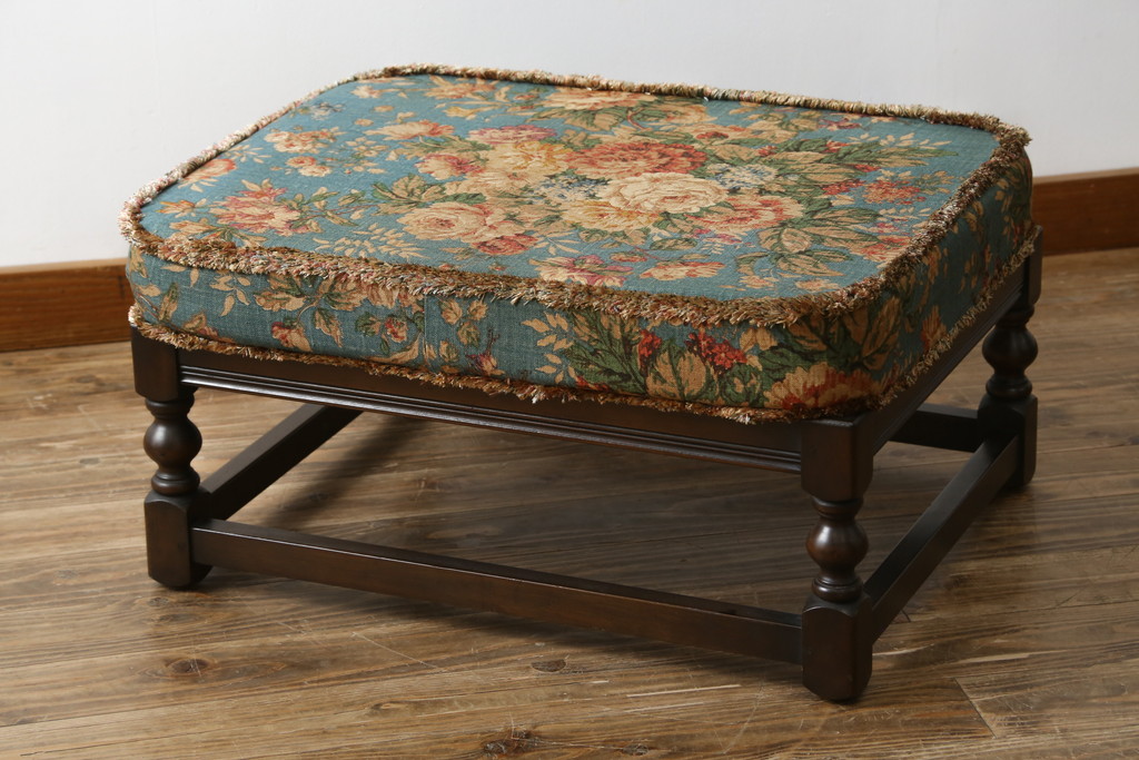 イギリスビンテージ　ERCOL(アーコール)　Old Colonial(オールドコロニアル)　シックな英国カントリースタイルのお部屋におすすめなオットマン(フットスツール、椅子、イス、チェア、ヴィンテージ、北欧)(R-066809)