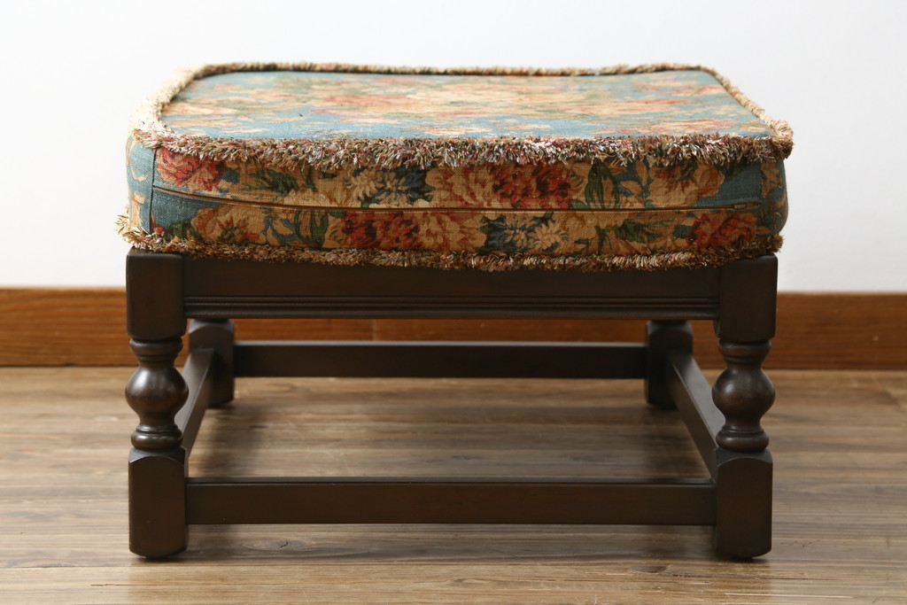イギリスビンテージ　ERCOL(アーコール)　Old Colonial(オールドコロニアル)　シックな英国カントリースタイルのお部屋におすすめなオットマン(フットスツール、椅子、イス、チェア、ヴィンテージ、北欧)(R-066809)
