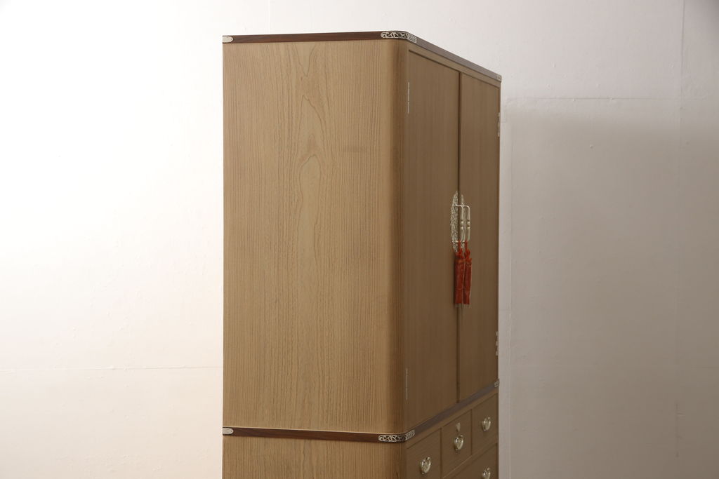 中古　美品　伝統工芸品　大阪泉州　衣装盆付き　桑材のアクセントがモダンな雰囲気を醸し出す総桐箪笥(胴丸)・上段(総桐たんす、引き出し、衣装箪笥、着物箪笥、和タンス)(R-081486)