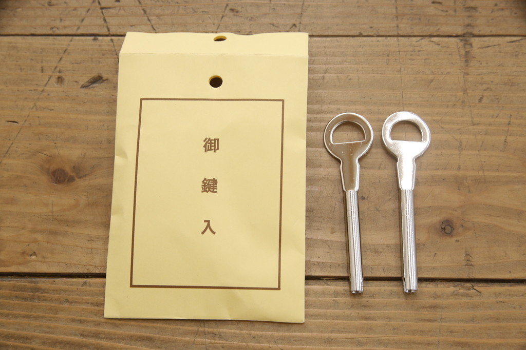 中古　伝統工芸士　頓所芳男作　凛とした佇まいが魅力の加茂総桐箪笥・下段(胴丸、桐たんす、収納箪笥、和タンス、引き出し、衣装箪笥、チェスト、サイドチェスト)(R-081656)
