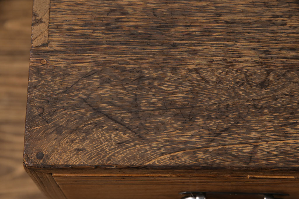 和製アンティーク　渋く落ち着いた佇まいが魅力的な重ねの総桐箪笥(和タンス、引き出し、桐たんす)(R-051639)
