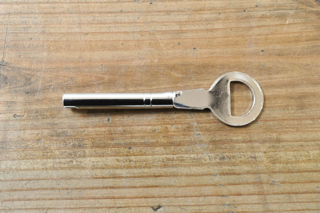中古　繊細なデザインの金具が魅力的な加茂総桐箪笥・下段(並厚、総桐たんす、引き出し、着物箪笥、収納箪笥、和タンス、チェスト、サイドチェスト、サイドボード)(R-081700)