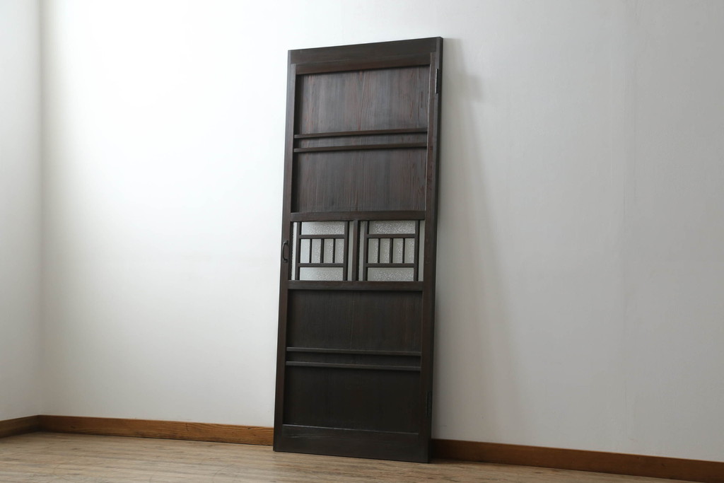 【セミオーダー家具実例】大正時代の扉に高品質リペアを施しました。設置場所に合わせてリサイズと加工を施し、マグネット式ラッチ金具を取り付けました。(ドア、ガラスドア、片開ドア、木製ドア)