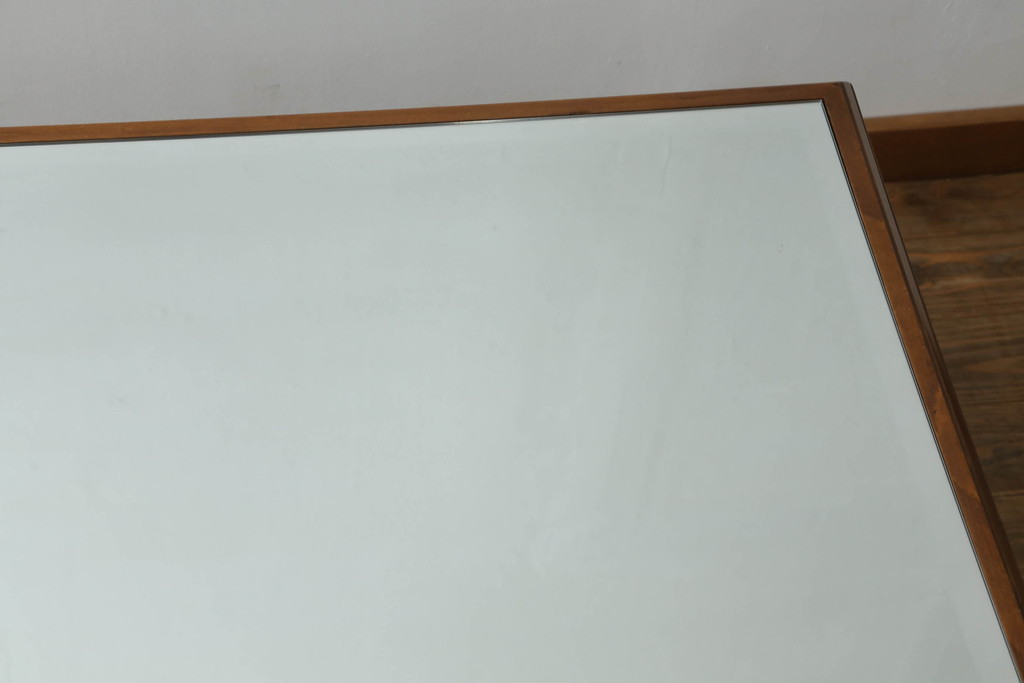 【セミオーダー家具実例】センターテーブルに高品質リペアを施しました。天板に鏡をはめ込み、現状に合わせて1トーン程落ち着いた色に着色して仕上げました。(リビングテーブル、ローテーブル)