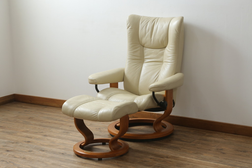 中古　EKORNES(エコーネス)　本革　ゆったりとしたくつろぎの時間におすすめのオットマン付きストレスレスチェア(リクライニングチェア、アームチェア、1人掛け、一人掛け、1P、レザー、北欧)(定価約35万円)(R-072694)