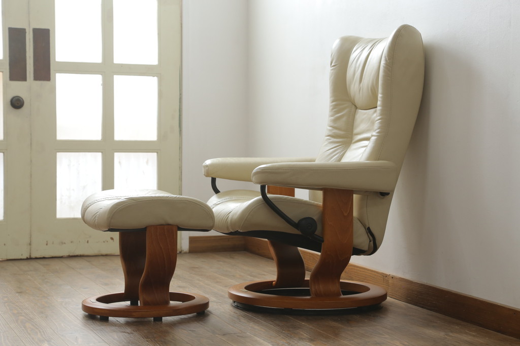 中古　EKORNES(エコーネス)　本革　ゆったりとしたくつろぎの時間におすすめのオットマン付きストレスレスチェア(リクライニングチェア、アームチェア、1人掛け、一人掛け、1P、レザー、北欧)(定価約35万円)(R-072694)