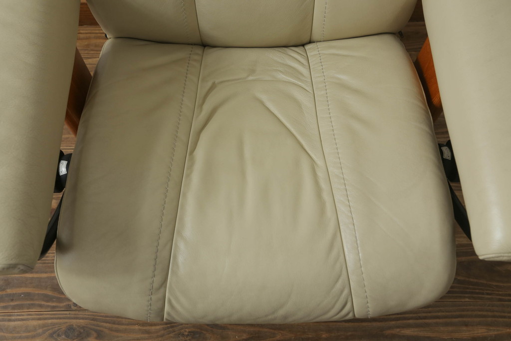 中古　EKORNES(エコーネス)　本革　ゆったりとしたくつろぎの時間におすすめのオットマン付きストレスレスチェア(リクライニングチェア、アームチェア、1人掛け、一人掛け、1P、レザー、北欧)(定価約35万円)(R-072694)