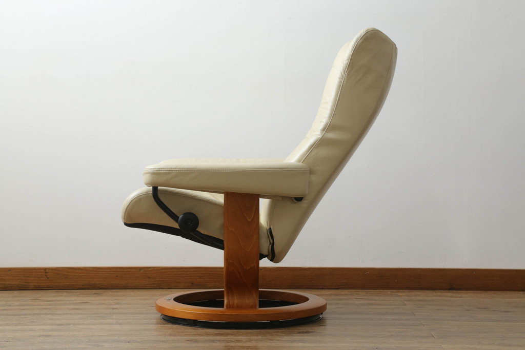 中古　EKORNES(エコーネス)　本革　ゆったりとしたくつろぎの時間におすすめのオットマン付きストレスレスチェア(リクライニングチェア、アームチェア、1人掛け、一人掛け、1P、レザー、北欧)(定価約35万円)(R-072694)