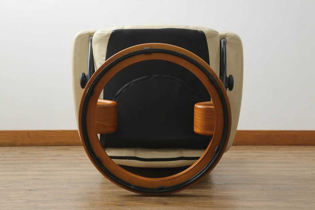 中古　EKORNES(エコーネス)　本革　ゆったりとしたくつろぎの時間におすすめのオットマン付きストレスレスチェア(リクライニングチェア、アームチェア、1人掛け、一人掛け、1P、レザー、北欧)(定価約35万円)(R-072694)