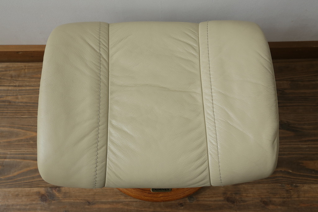 中古　EKORNES(エコーネス)　本革　ゆったりとしたくつろぎの時間におすすめのオットマン付きストレスレスチェア(リクライニングチェア、アームチェア、1人掛け、一人掛け、1P、レザー、北欧)(定価約35万円)(R-072694)