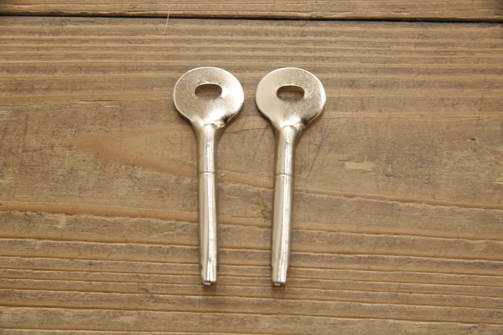 中古　美品　大阪泉州桐箪笥　特注　汚れが付きにくいメラミン化粧板を使った総桐箪笥・上段(総桐たんす、胴丸、和たんす、和タンス、衣装箪笥、和服箪笥、着物箪笥、収納箪笥)(R-081758)