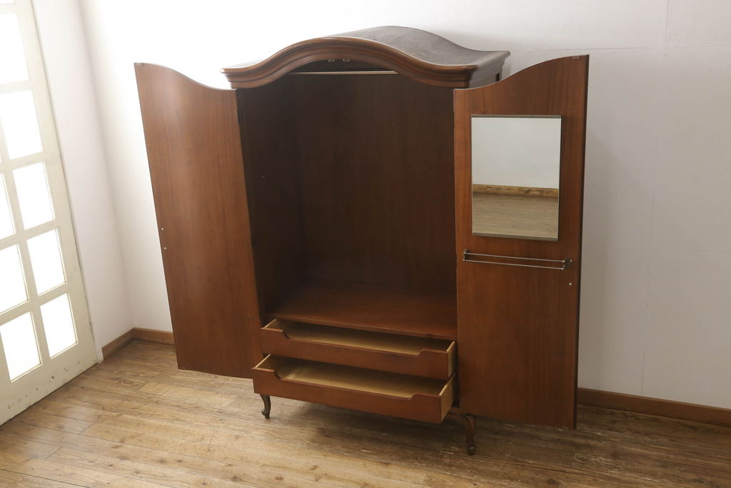 中古　美品　DREXEL HERITAGE(ドレクセルヘリテイジ)　Touraine(ツーレイン)　流れるような曲線が美しいワードローブ(定価約100万円)(衣装タンス、洋服タンス、収納棚)(R-059827)