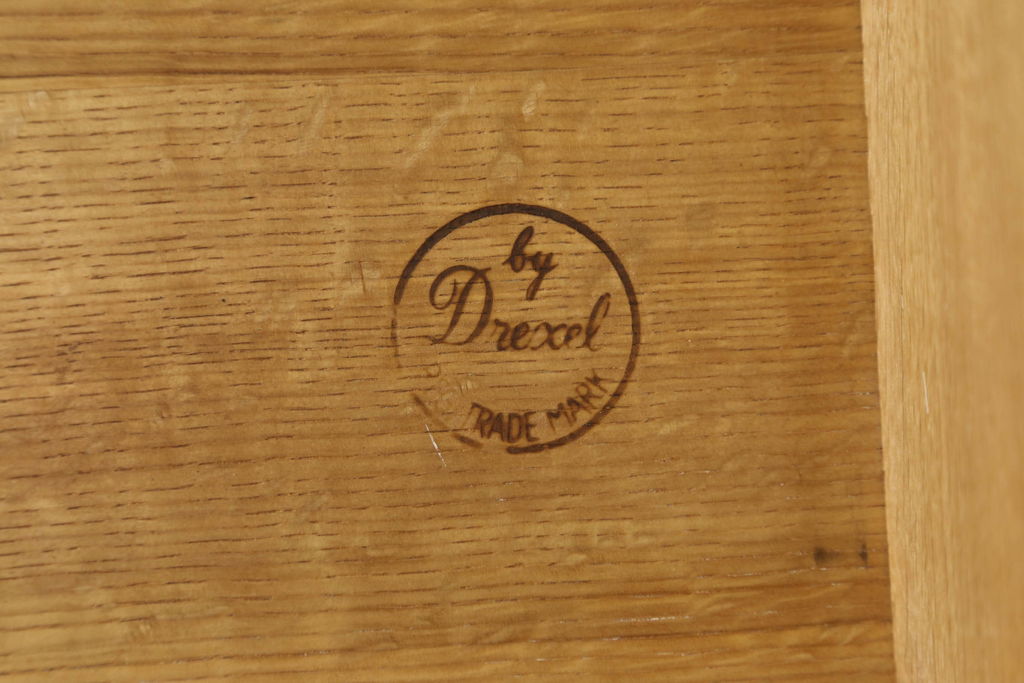 中古　美品　DREXEL HERITAGE(ドレクセルヘリテイジ)　Touraine(ツーレイン)　流れるような曲線が美しいワードローブ(定価約100万円)(衣装タンス、洋服タンス、収納棚)(R-059827)