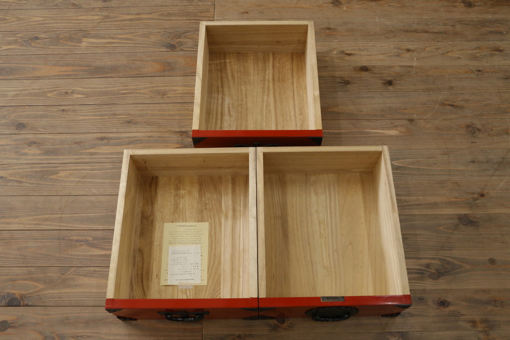 中古　美品!!　希少モデル　赤黒呂塗り　藤原塗り　朱塗り　色のコントラストが鮮やかで美しい岩谷堂箪笥(整理箪笥、収納箪笥、衣装箪笥、和箪笥、引き出し)(定価約110万円)(R-072046)