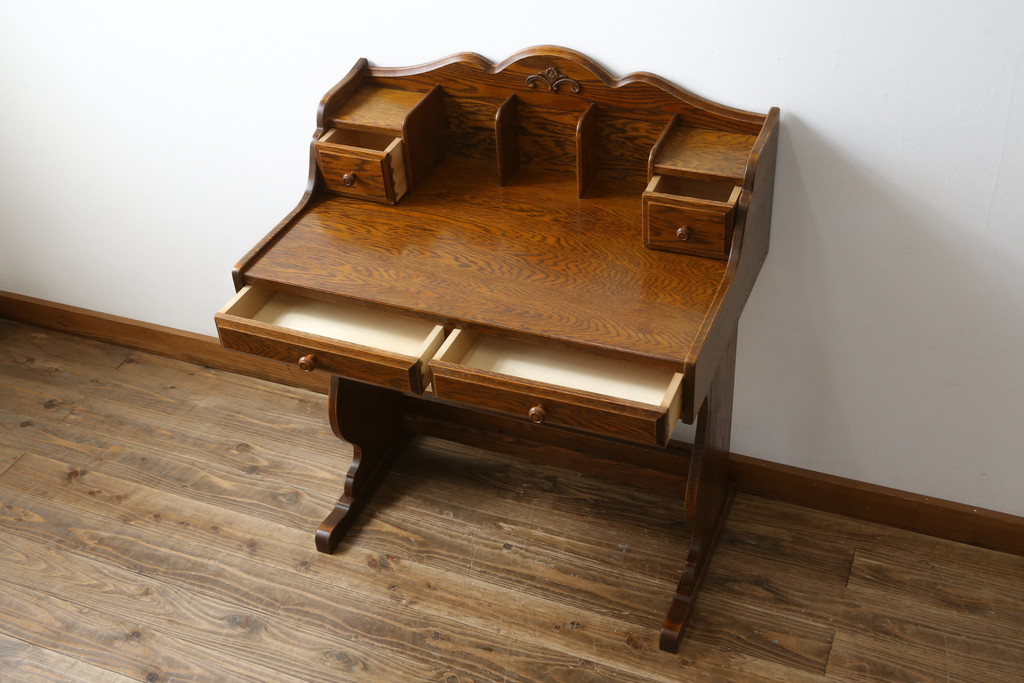 中古　ブランド家具　希少な廃番品!!　三越家具　Brugge(ブルージュ)　温かみのあるデザインが魅力の小振りなデスク(机、ワークデスク、在宅用、簿記机、引き出し)(R-080049)