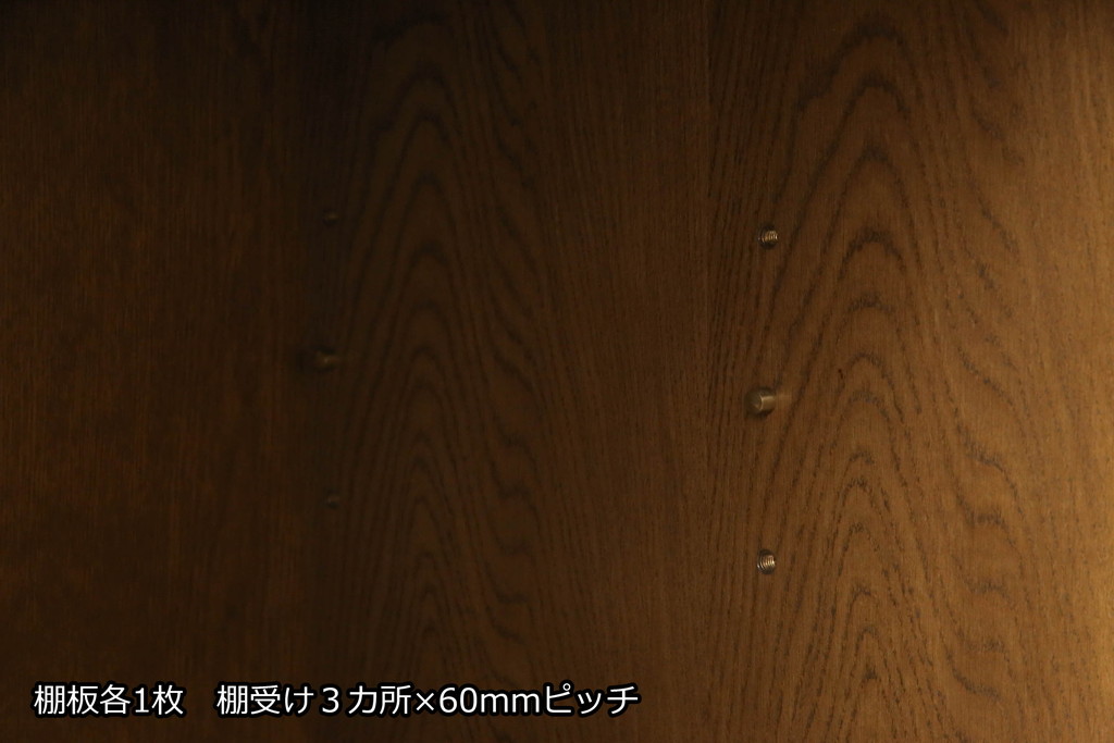 食器棚を収納棚とサイドボードにリメイク!上段はオーク材の天板と台輪を取り付け、照明をLEDに変更。下段は上段の天板を移設・表面にオーク材の突板を張り替え。