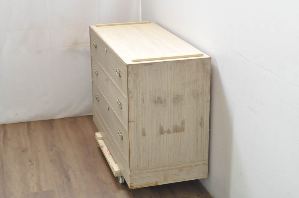 中古　伝統工芸士　頓所芳男作　天板リメイク　繊細なデザインの金具が魅力的な加茂桐箪笥(胴厚、総桐たんす、和たんす、収納箪笥、衣装箪笥)(R-080366)