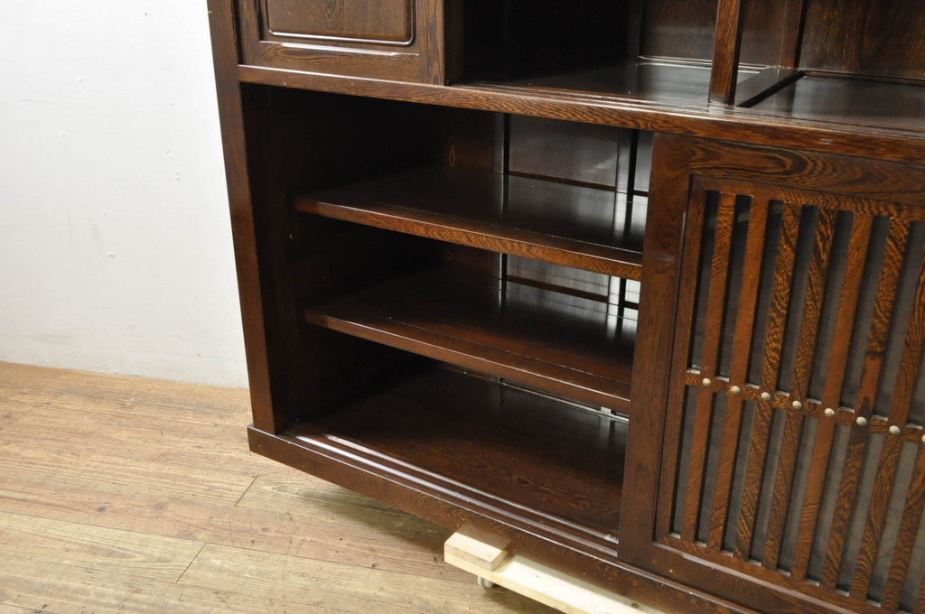 中古　高級　銘木　鉄刀木(タガヤサン)　総無垢(ムク)材　和モダンテイストのお部屋づくりに取り入れたい水屋箪笥サイドボード(食器棚、収納棚、キャビネット、サイドキャビネット、戸棚)(R-079988)