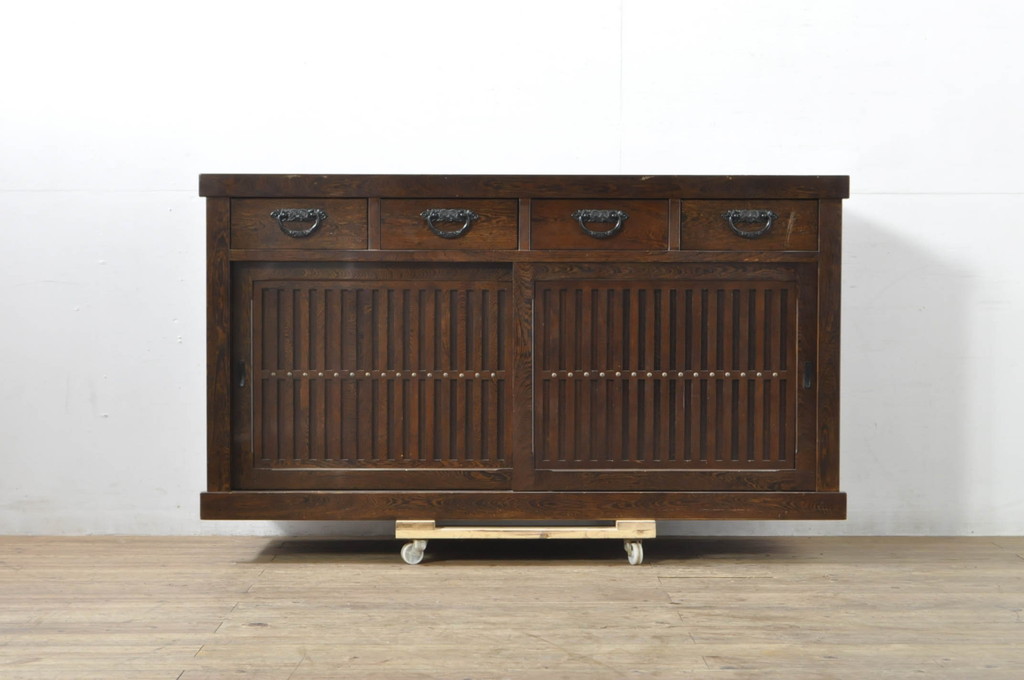 中古　高級　銘木　鉄刀木(タガヤサン)　総無垢(ムク)材　和モダンテイストのお部屋づくりに取り入れたい水屋箪笥サイドボード(収納棚、戸棚、食器棚、カップボード、サイドキャビネット)(R-079989)