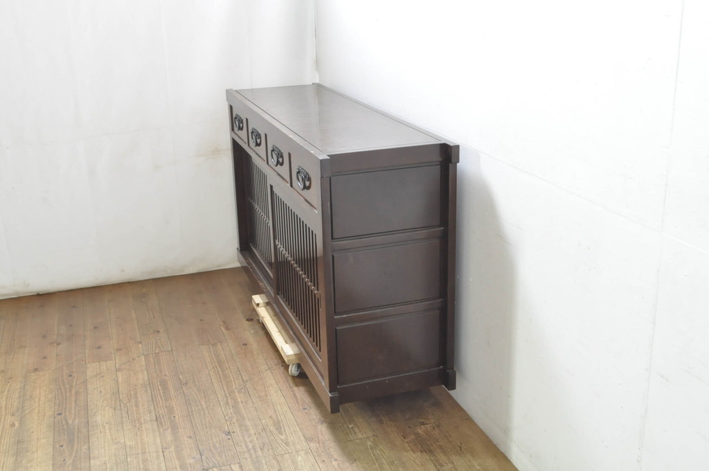 中古　高級　銘木　鉄刀木(タガヤサン)　総無垢(ムク)材　和モダンテイストのお部屋づくりに取り入れたい水屋箪笥サイドボード(収納棚、戸棚、食器棚、カップボード、サイドキャビネット)(R-079989)