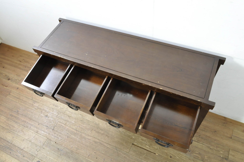 中古　高級　銘木　鉄刀木(タガヤサン)　総無垢(ムク)材　和モダンテイストのお部屋づくりに取り入れたい水屋箪笥サイドボード(収納棚、戸棚、食器棚、カップボード、サイドキャビネット)(R-079989)
