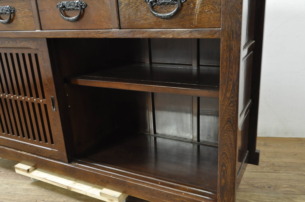 中古　高級　銘木　鉄刀木(タガヤサン)　総無垢(ムク)材　和モダンテイストのお部屋づくりに取り入れたい水屋箪笥サイドボード(収納棚、戸棚、食器棚、カップボード、サイドキャビネット)(R-079989)