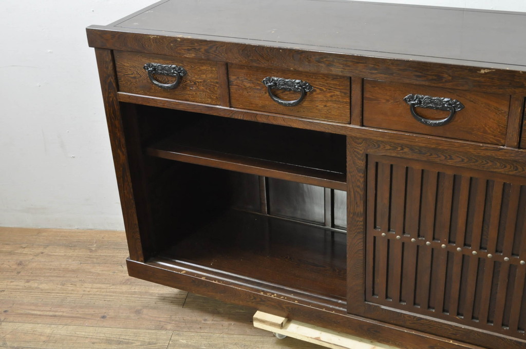 中古　高級　銘木　鉄刀木(タガヤサン)　総無垢(ムク)材　和モダンテイストのお部屋づくりに取り入れたい水屋箪笥サイドボード(収納棚、戸棚、食器棚、カップボード、サイドキャビネット)(R-079989)