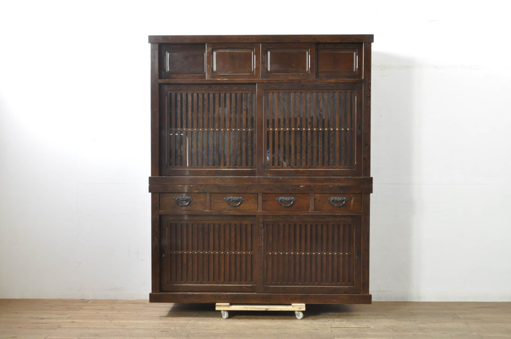 中古　高級　銘木　鉄刀木(タガヤサン)　総無垢(ムク)材　和モダンテイストのお部屋づくりに取り入れたい水屋箪笥(収納棚、戸棚、食器棚、カップボード、キャビネット)(R-079990)